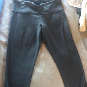 Black/grey cropped leggings
